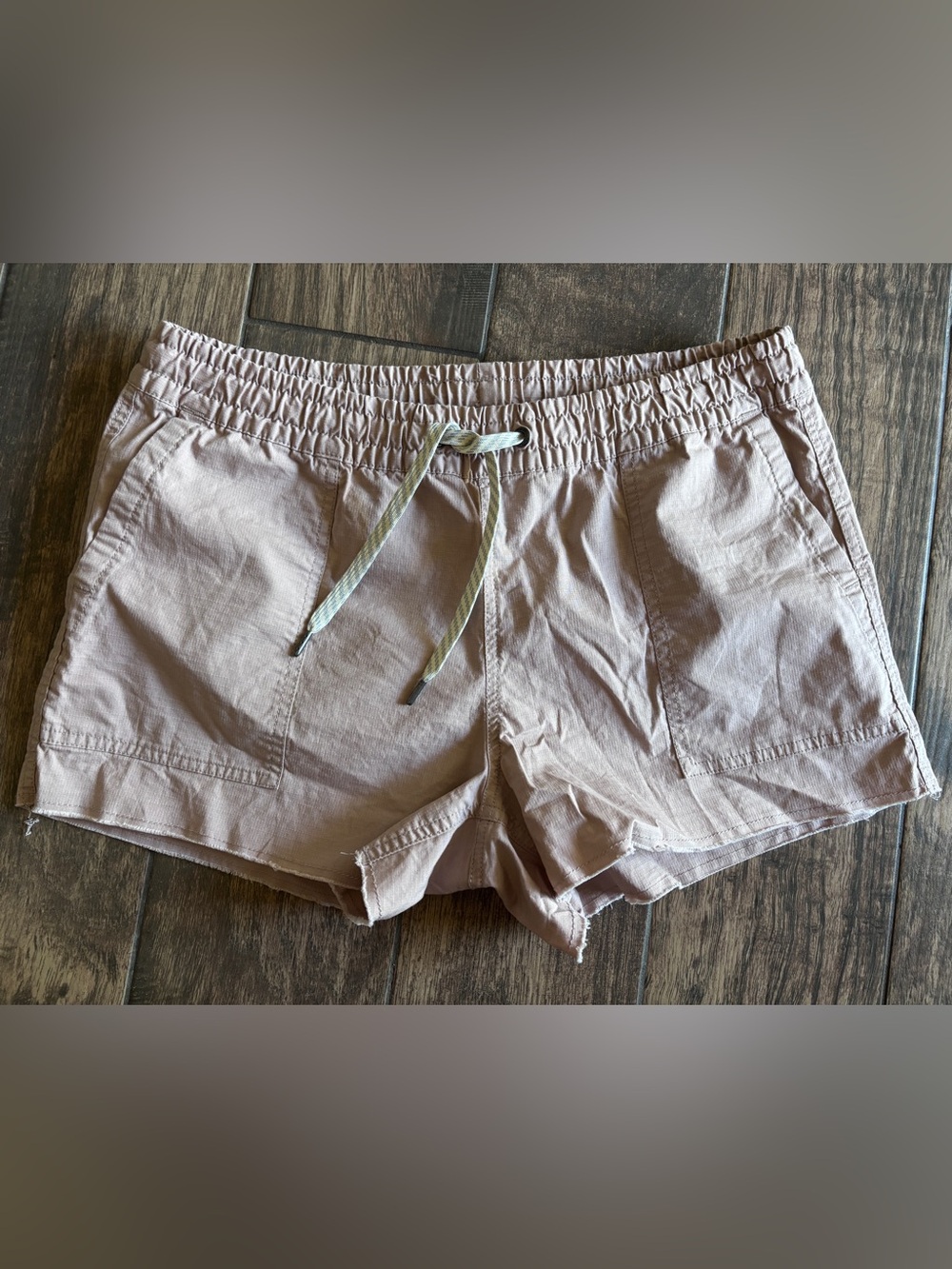 Vuori Pale Blush Ripstop Drawstring Athletic Shorts